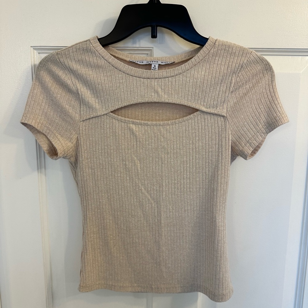 Cropped T with Cutout | Size Small